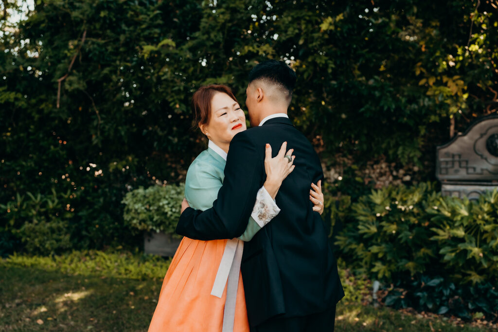 groom and mom first look at separk mansion