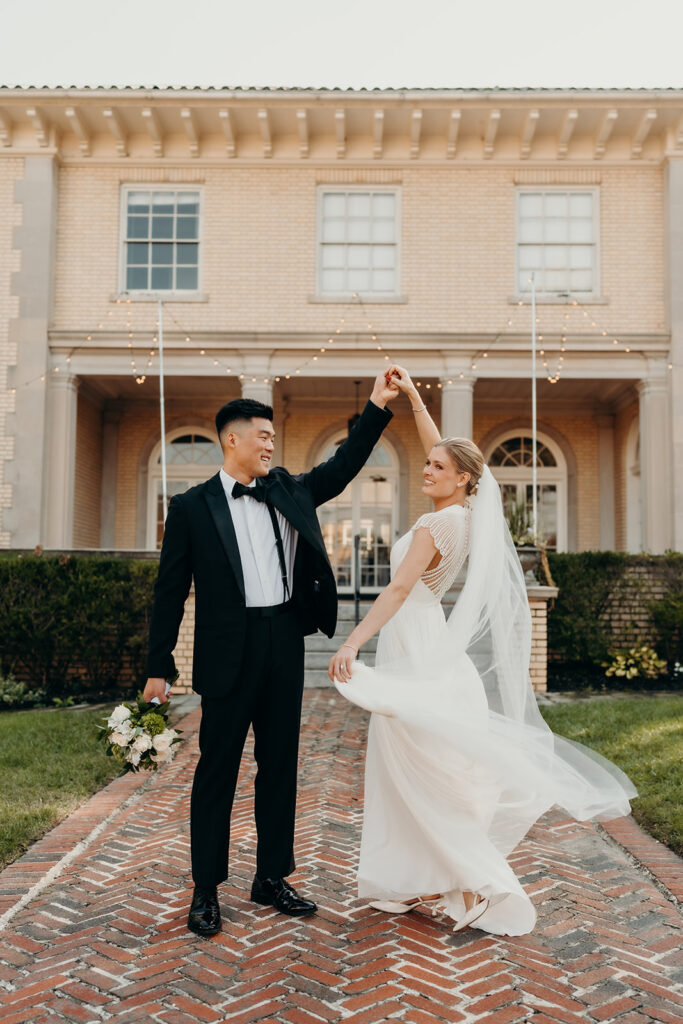 couples portraits outdoors