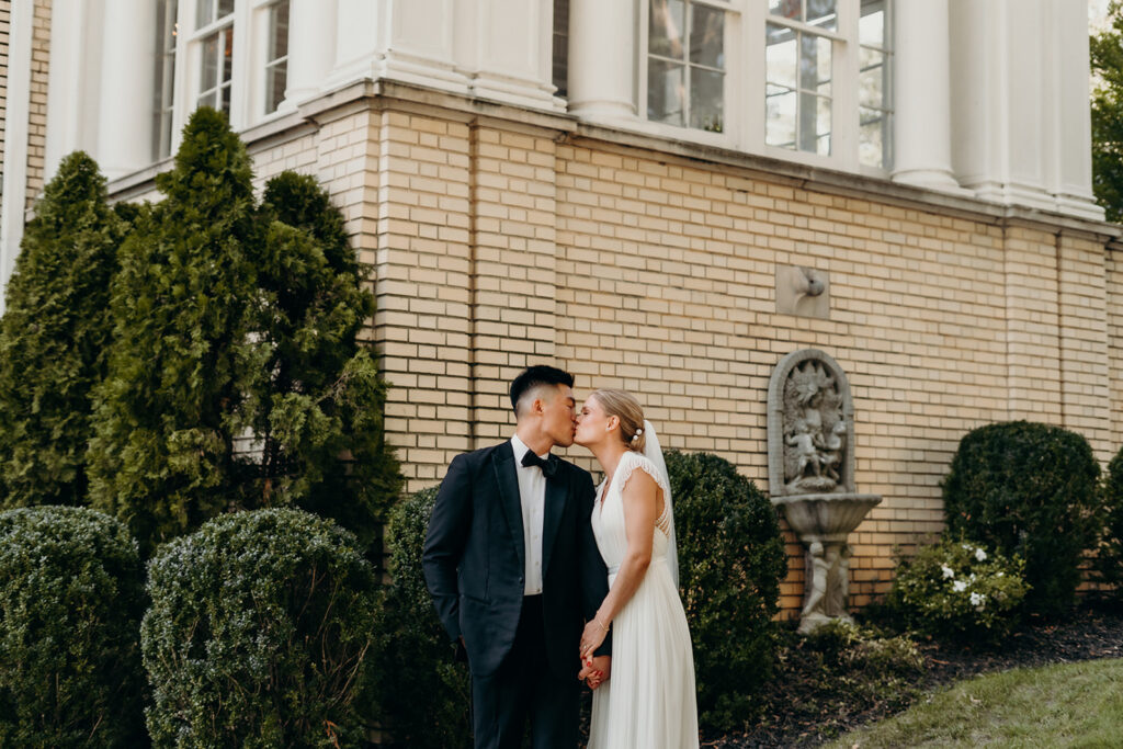 couples portraits outdoors