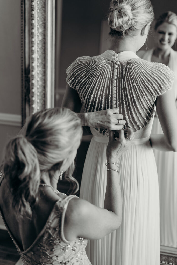 bride getting ready at separk mansion bridal suite