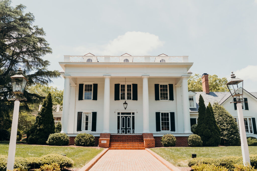 photo of the front of rose hill estate showing the grand columns and white exterior