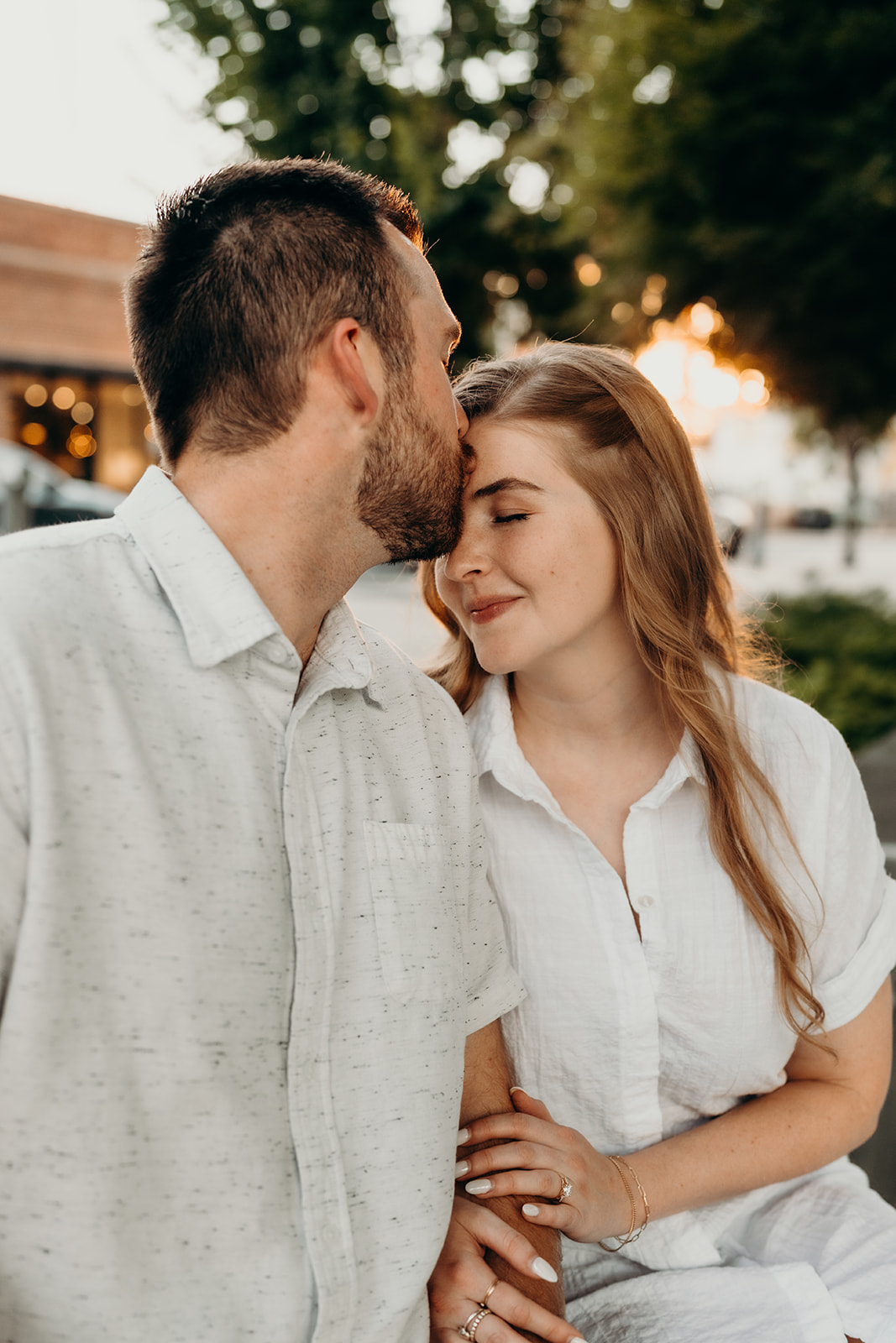 couple kissing on forehead