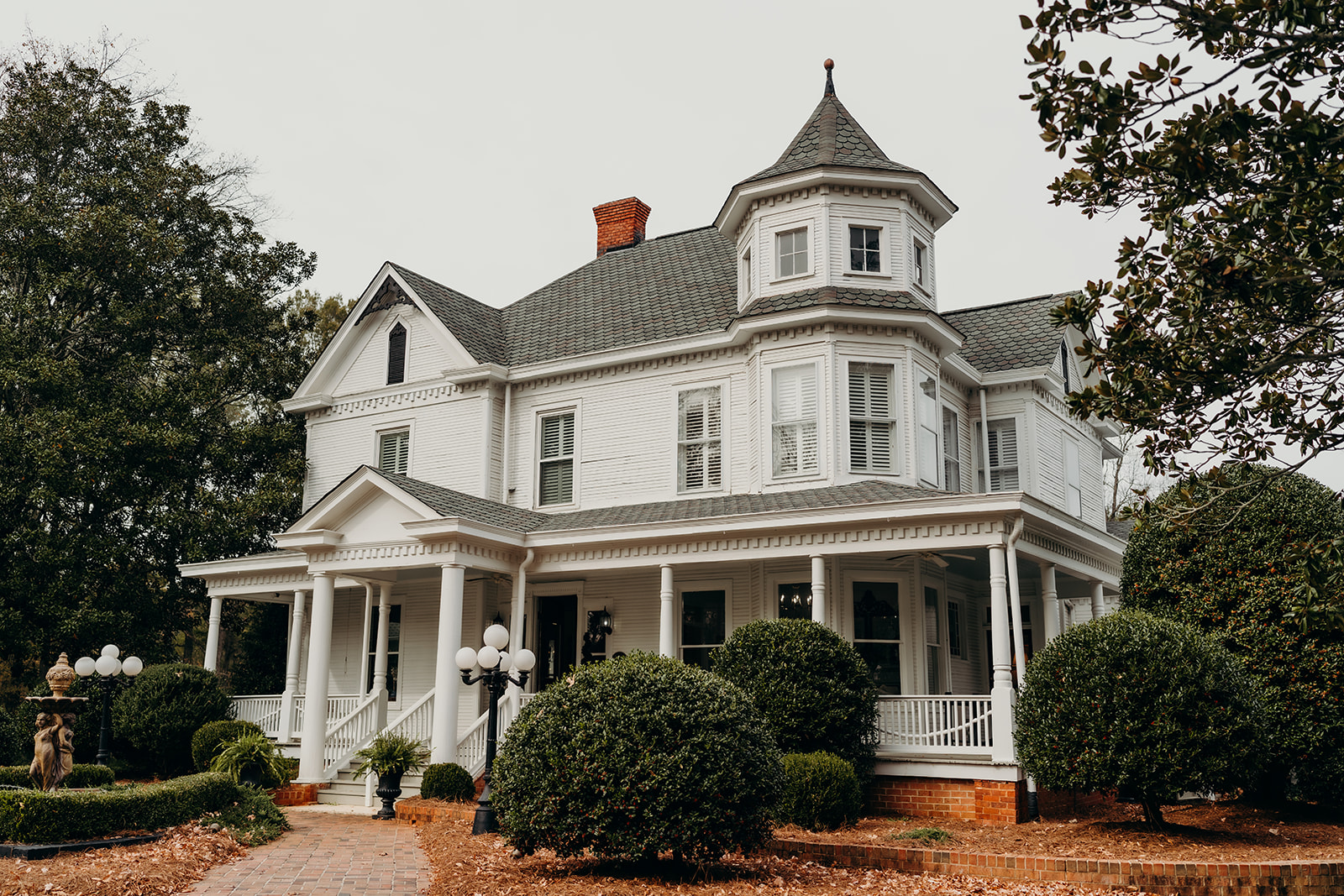 The front of the grande victorian estate in Monroe nc